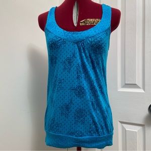 American Dream women Blue knit sleeveless embroidery back tank top. Size S. Used